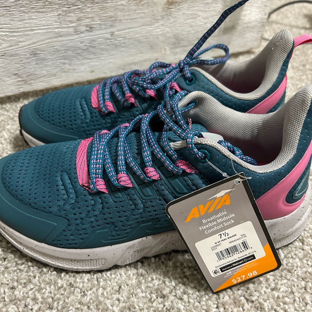 NWT size 7.5 tennis shoes